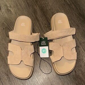 WILD FABLE | size 9.5 tan platform sandals NWT